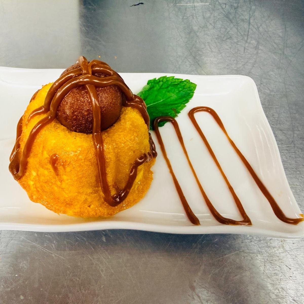 D5 GoldenJamun Cake Treat.